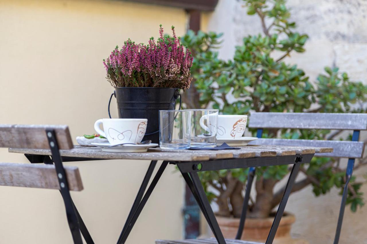 Bed and Breakfast Casa Mamma Elvira Lecce Exterior foto